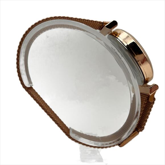 Rianndy Magnetic Mesh Band Wristwatch in Rose Gold - Picture 4 of 5